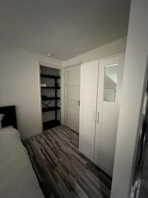 Room 404 - Eindhoven - By T&S. Apartment